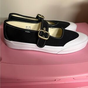 Vans Mary Jane shoes NEW . Sold out size 8.